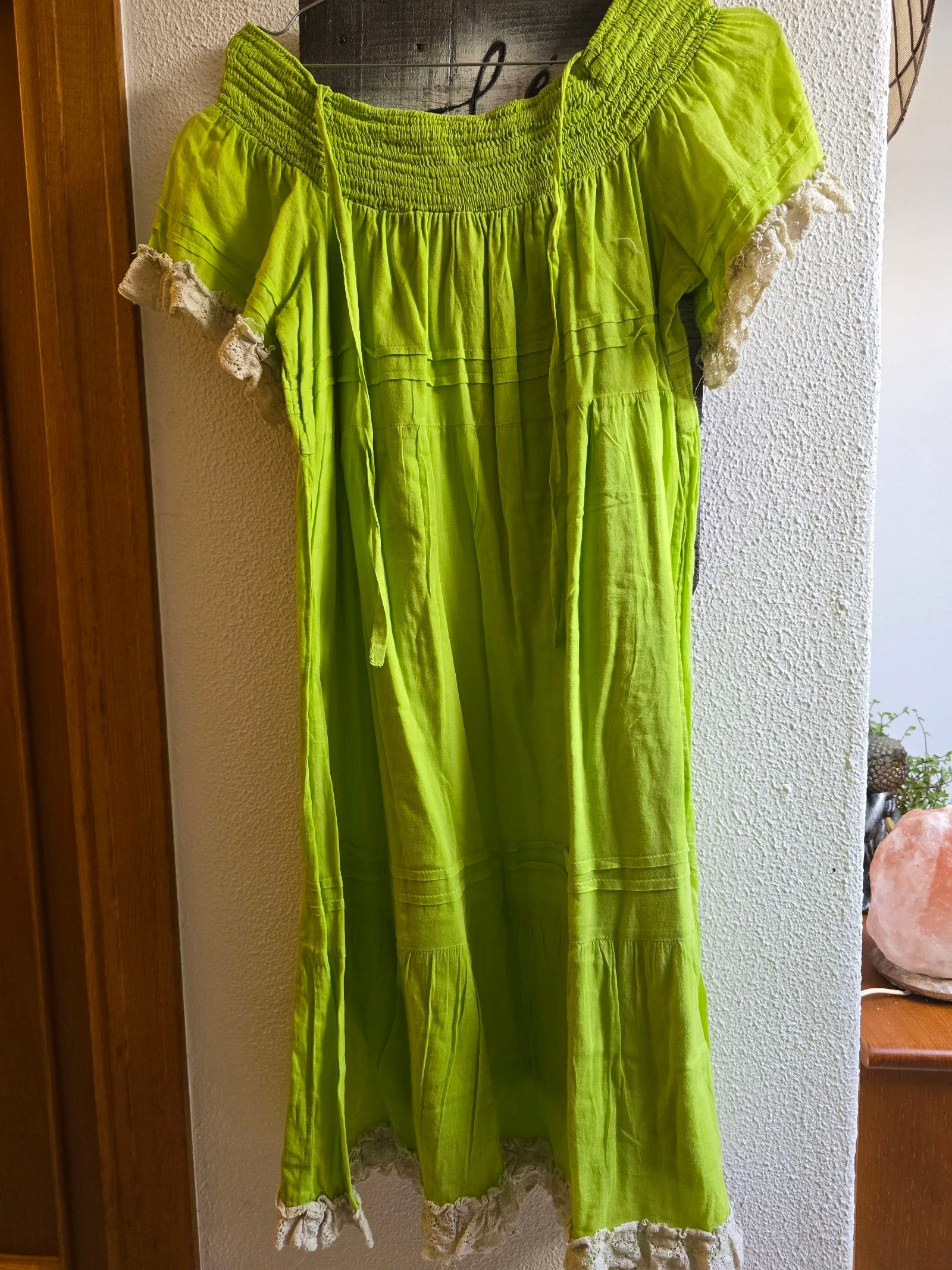 Vestido curto com renda Iconique M
